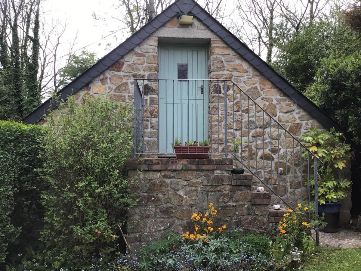 Cozy Camborne Studio Retreat With Two Single Beds Exteriör bild