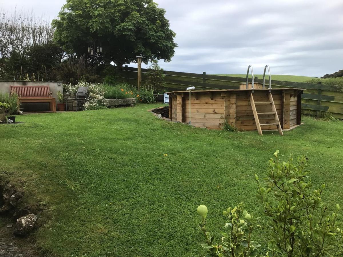 Cozy Camborne Studio Retreat With Two Single Beds Exteriör bild