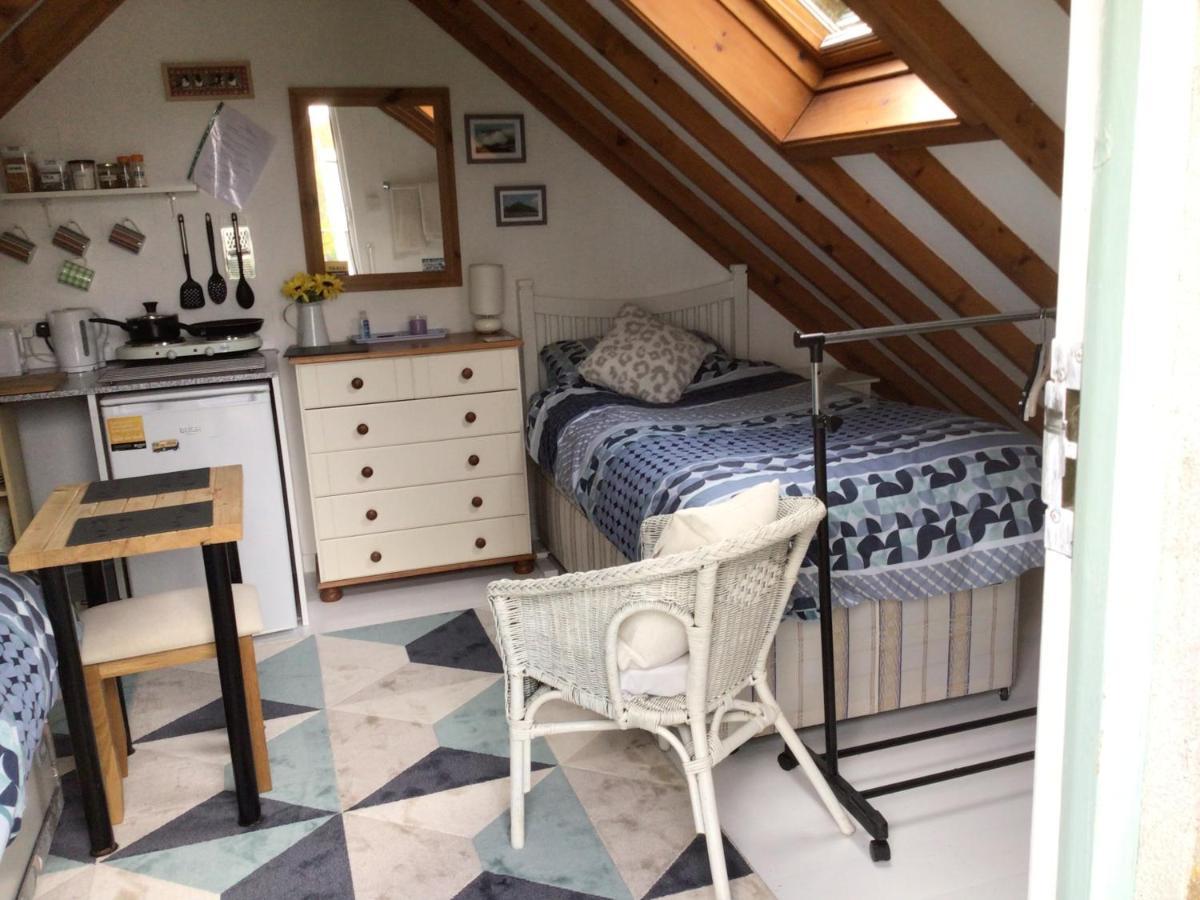 Cozy Camborne Studio Retreat With Two Single Beds Exteriör bild