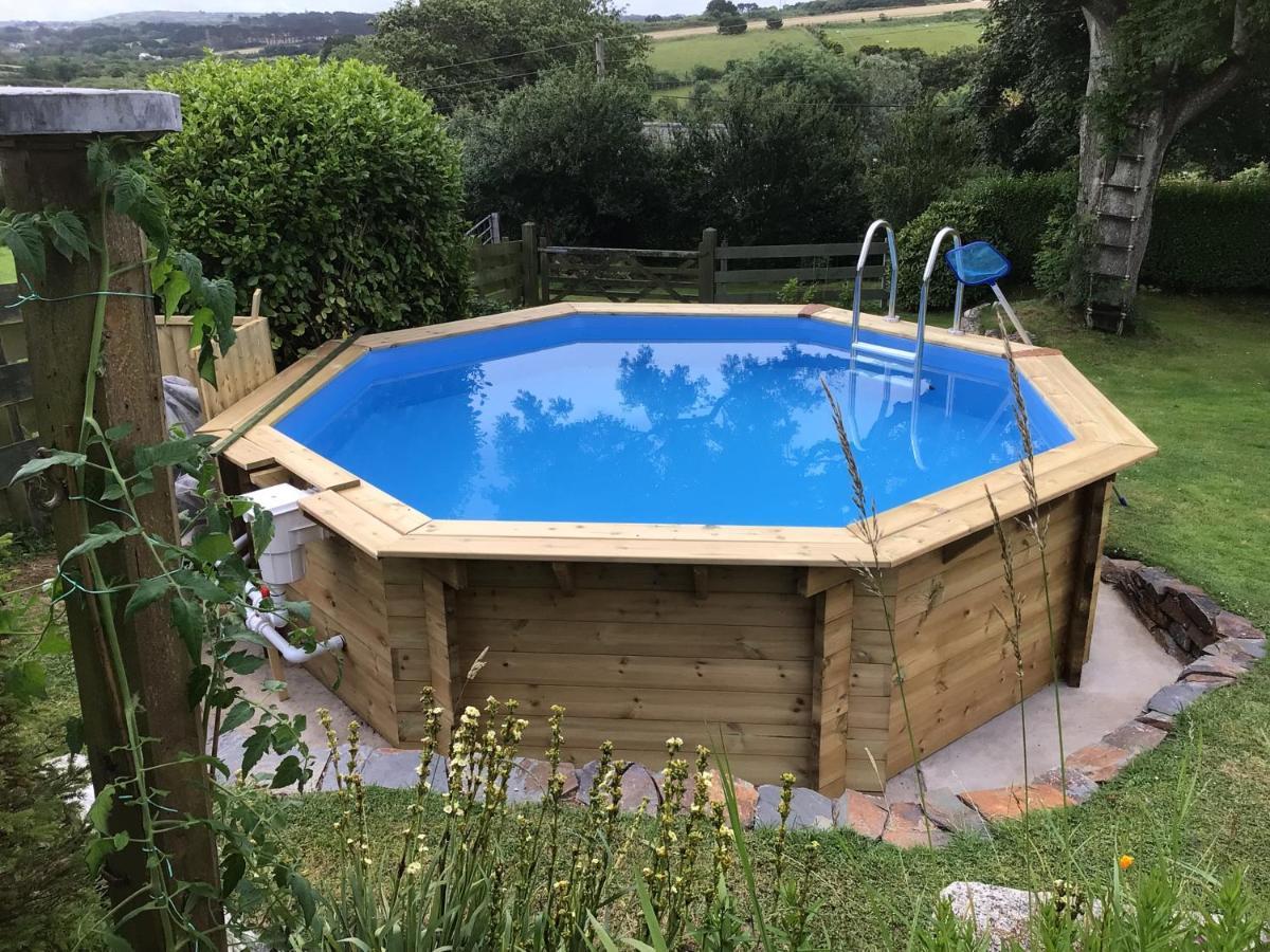 Cozy Camborne Studio Retreat With Two Single Beds Exteriör bild